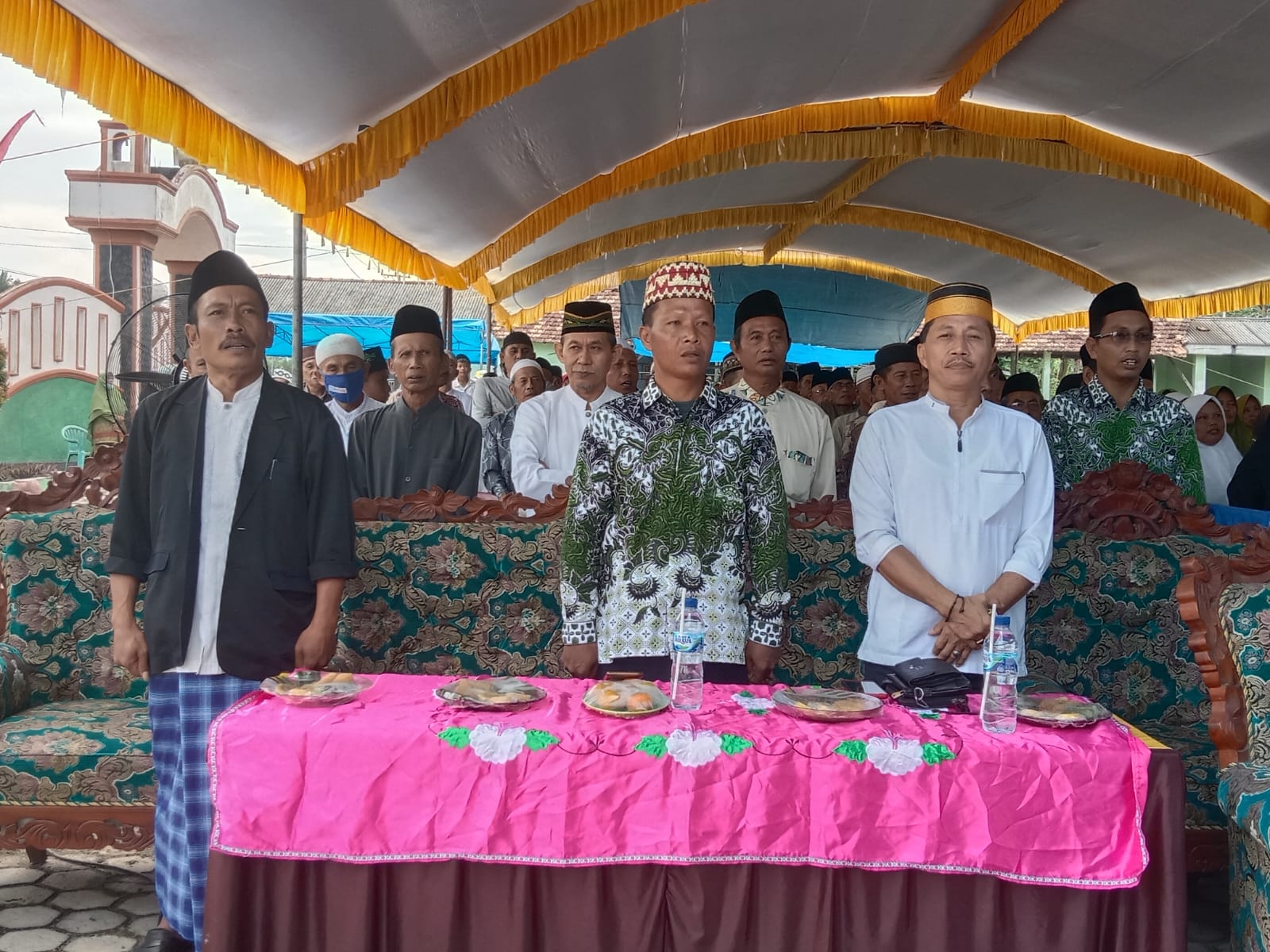 Plt Kasi Kesra Bpk NGAPURANTO,S.A.P. mewakili Camat Bandar Surabaya Memberikan Sambutan Dalam Pengajian di Masjid Babu Salam Surabaya Ilir